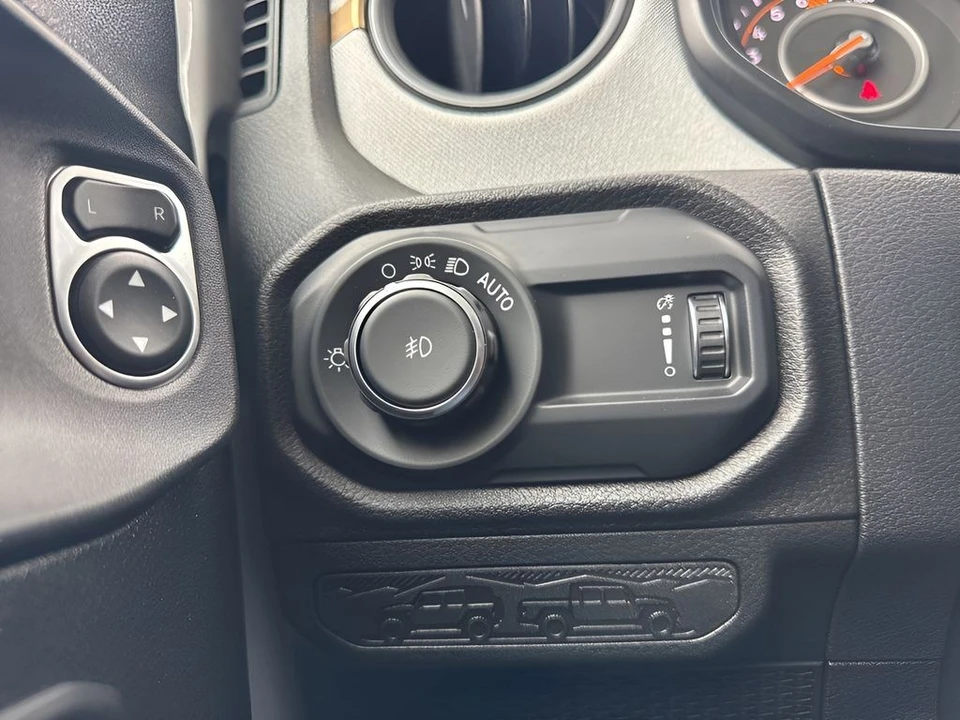 2025 Jeep JL Wrangler - Image 22 of 31