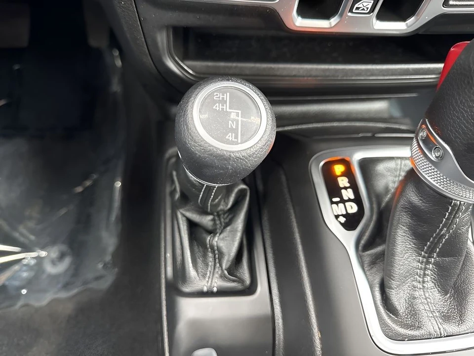 2025 Jeep JL Wrangler - Image 16 of 31