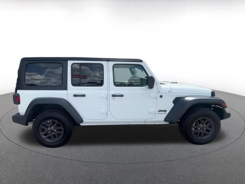 2025 Jeep JL Wrangler - Image 13 of 31