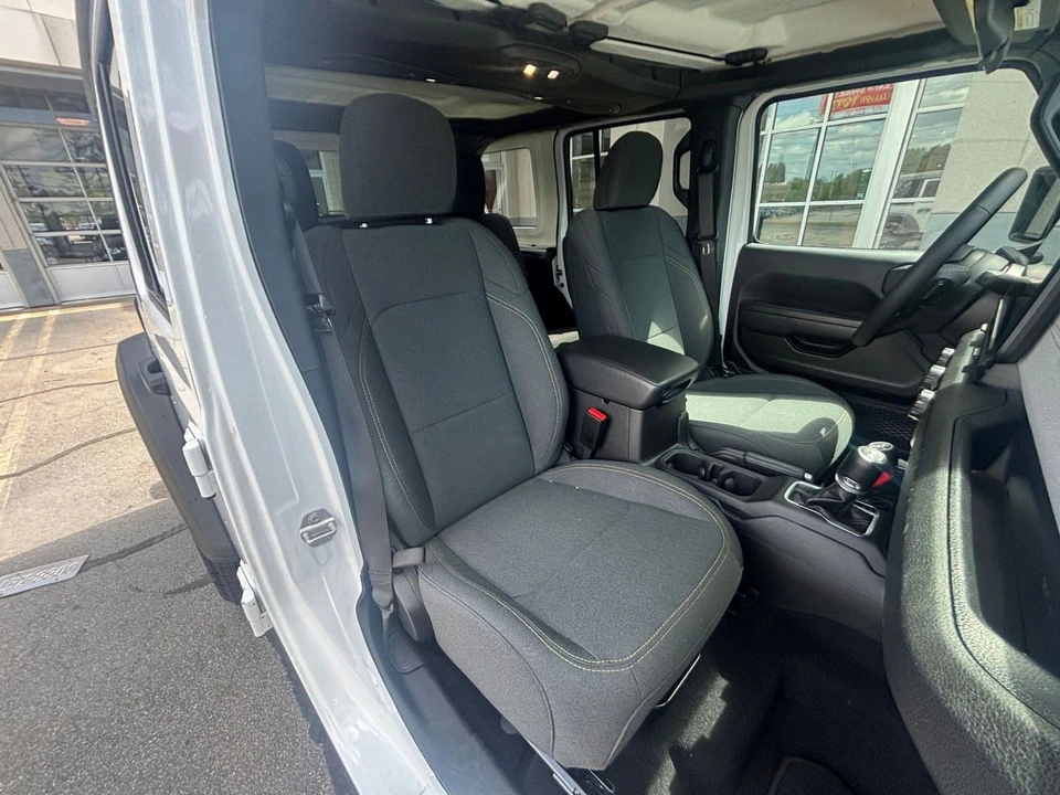 2025 Jeep JL Wrangler - Image 30 of 31