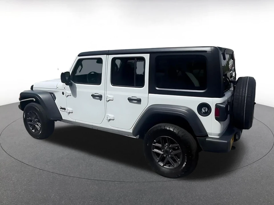 2025 Jeep JL Wrangler - Image 8 of 31