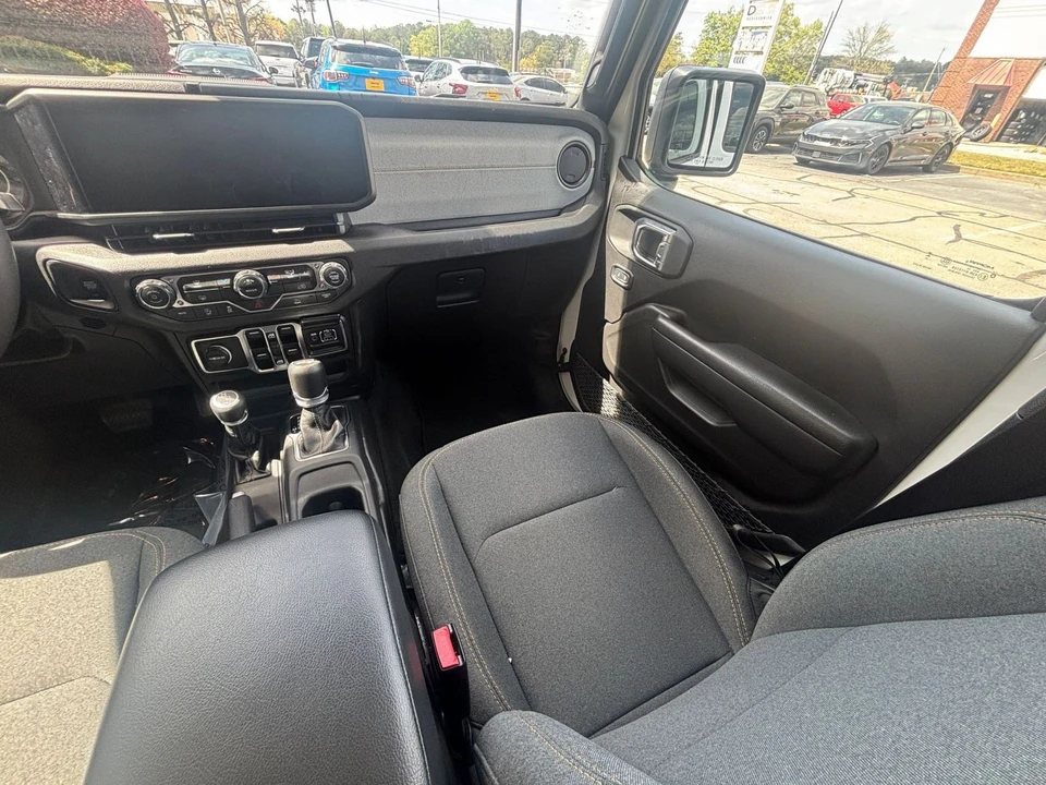 2025 Jeep JL Wrangler - Image 29 of 31