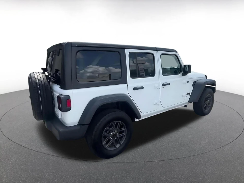 2025 Jeep JL Wrangler - Image 11 of 31