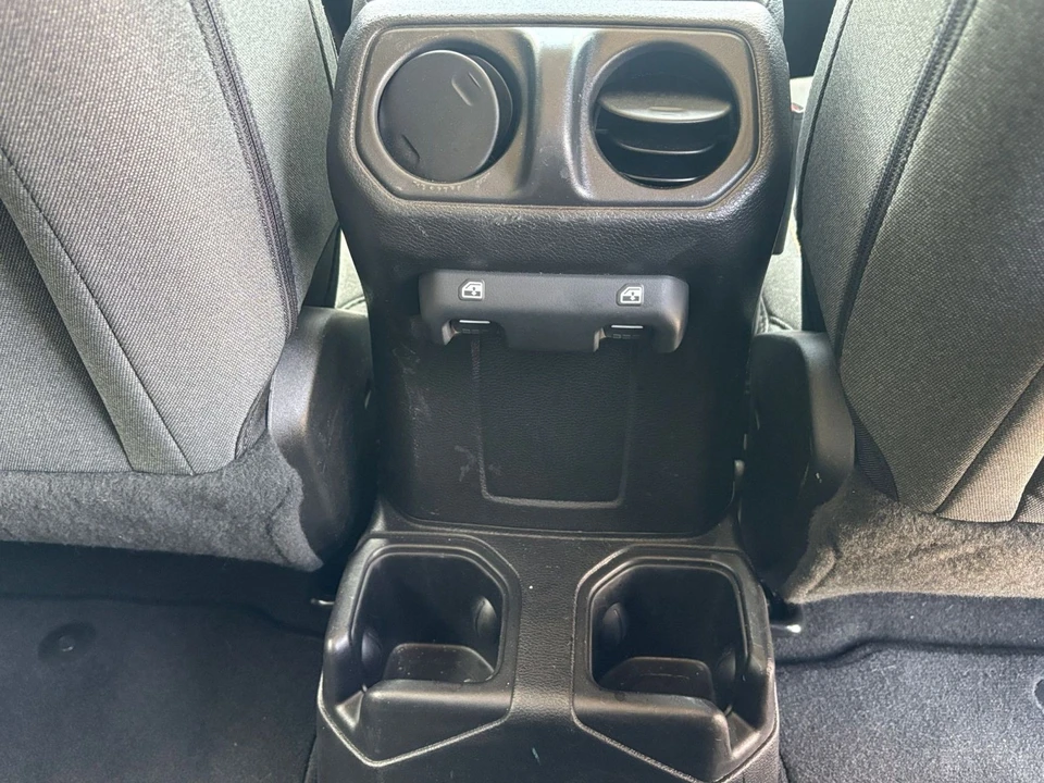 2025 Jeep JL Wrangler - Image 18 of 31
