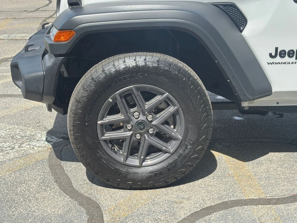 2025 Jeep JL Wrangler - Image 24 of 31