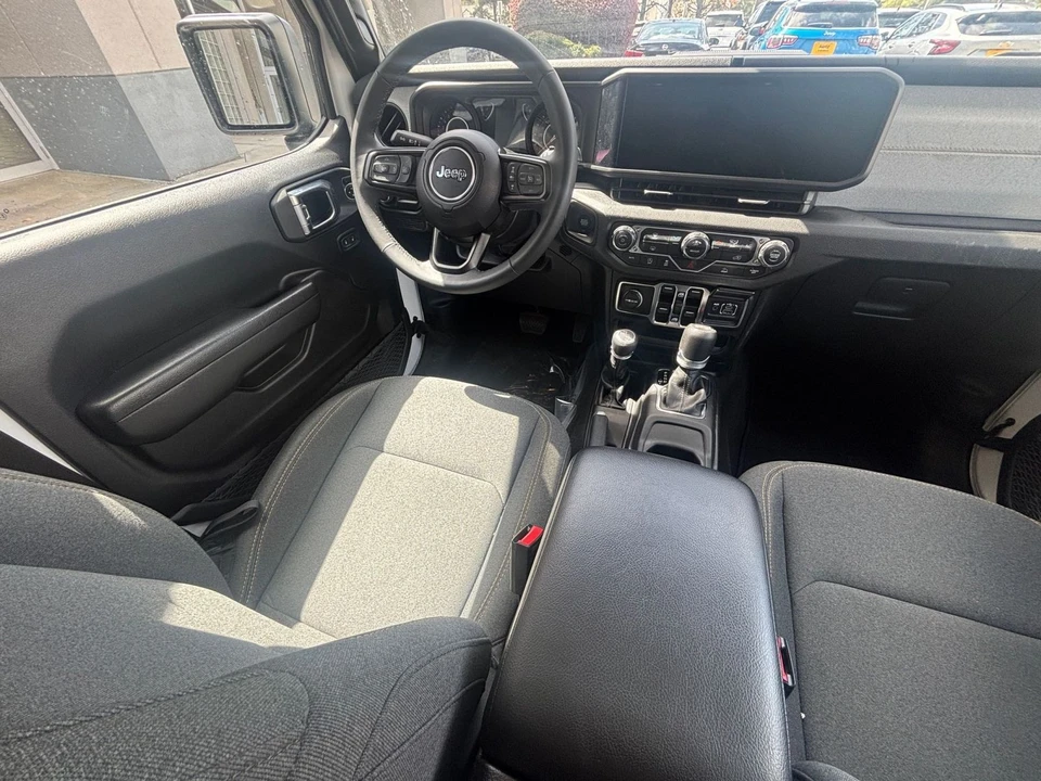 2025 Jeep JL Wrangler - Image 28 of 31