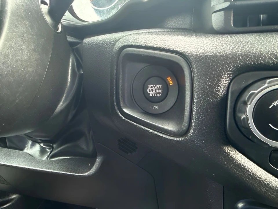 2025 Jeep JL Wrangler - Image 19 of 31