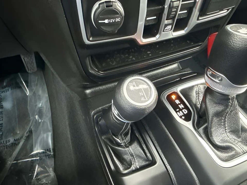 2025 Jeep JL Wrangler - Image 20 of 31