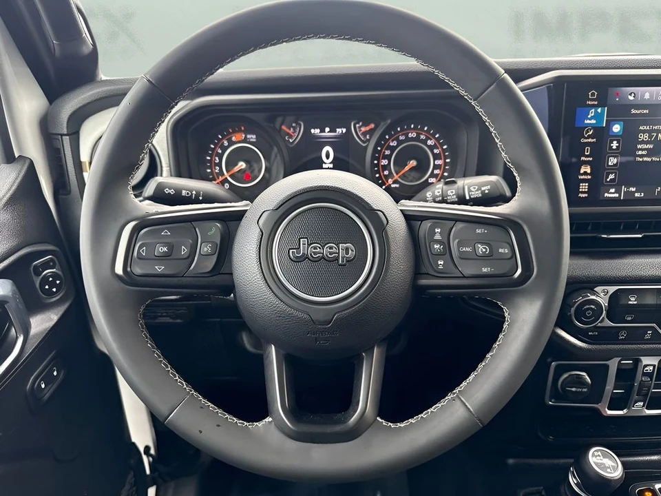 2025 Jeep JL Wrangler - Image 12 of 31