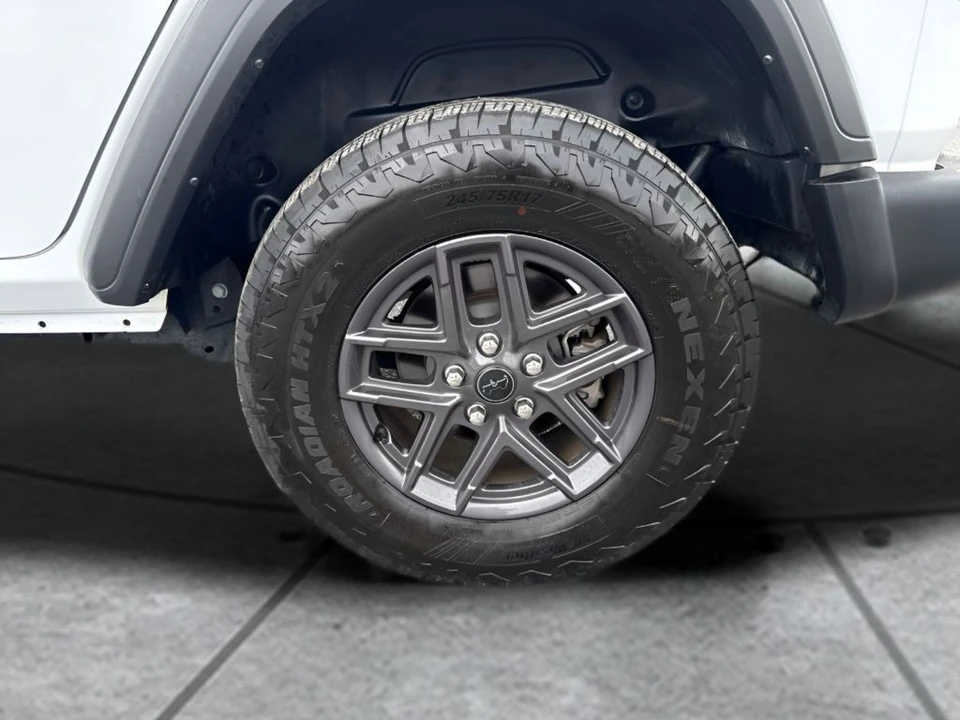 2025 Jeep JL Wrangler - Image 29 of 31