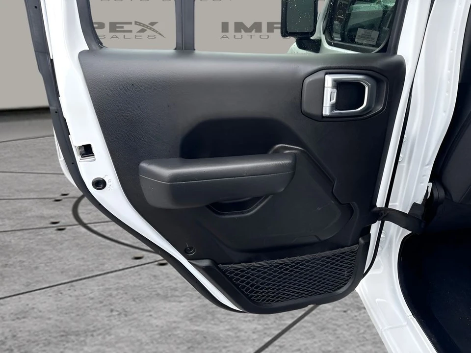 2025 Jeep JL Wrangler - Image 25 of 31