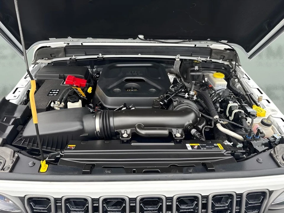 2025 Jeep JL Wrangler - Image 27 of 31