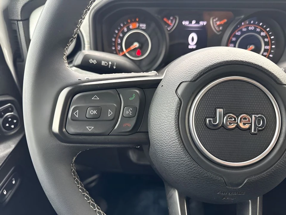 2025 Jeep JL Wrangler - Image 13 of 31
