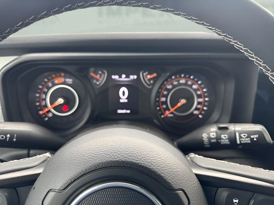 2025 Jeep JL Wrangler - Image 21 of 31