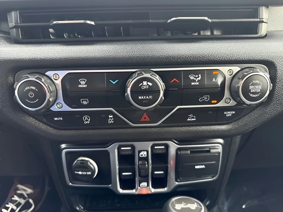 2025 Jeep JL Wrangler - Image 17 of 31