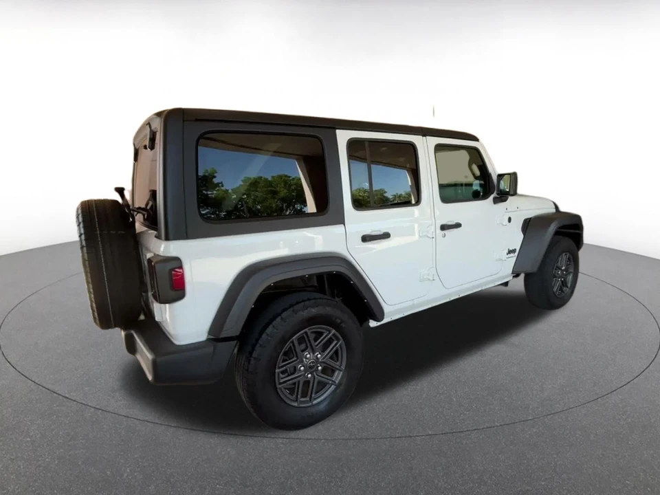 2025 Jeep JL Wrangler - Image 15 of 31