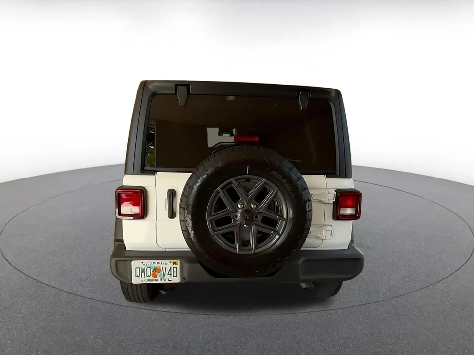 2025 Jeep JL Wrangler - Image 14 of 31