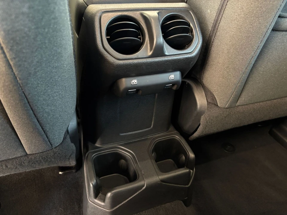 2025 Jeep JL Wrangler - Image 23 of 31