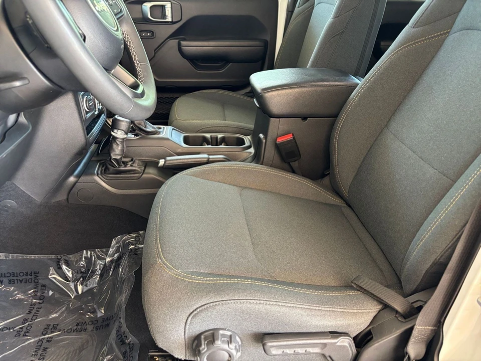 2025 Jeep JL Wrangler - Image 27 of 31