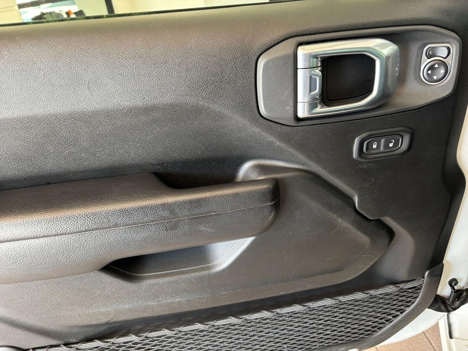 2025 Jeep JL Wrangler - Image 20 of 31