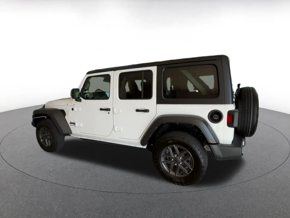 2025 Jeep JL Wrangler - Image 11 of 31