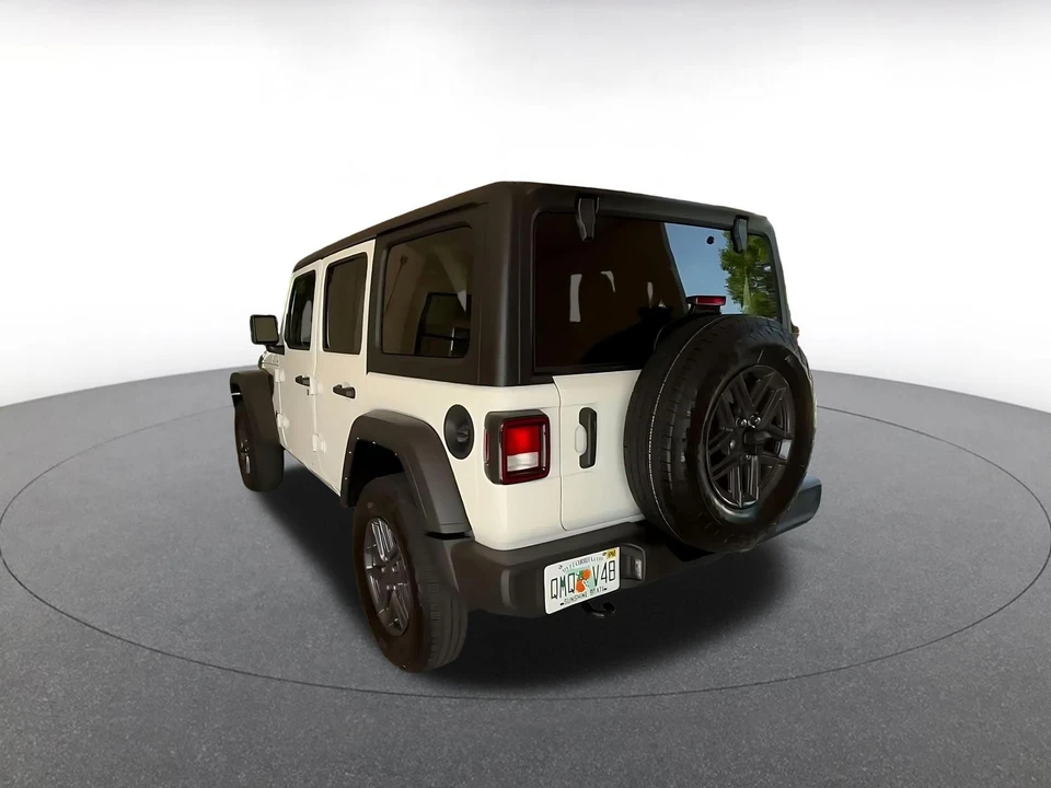 2025 Jeep JL Wrangler - Image 12 of 31