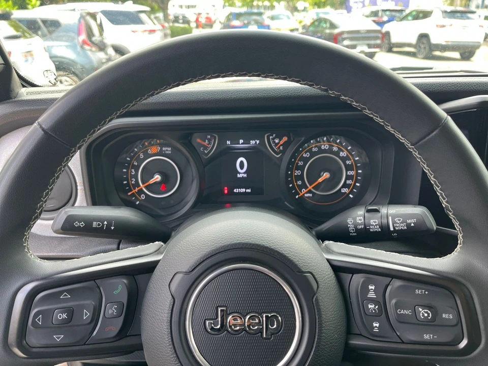 2025 Jeep - Image 24 of 31