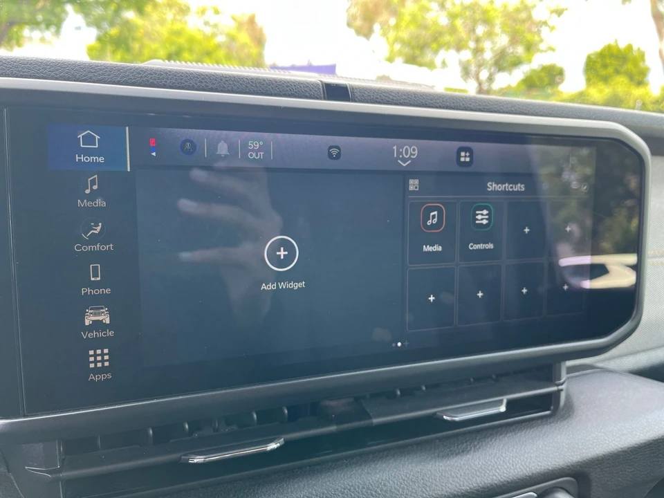2025 Jeep JL Wrangler - Image 21 of 31