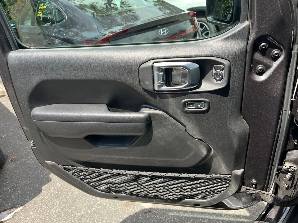 2025 Jeep JL Wrangler - Image 20 of 31