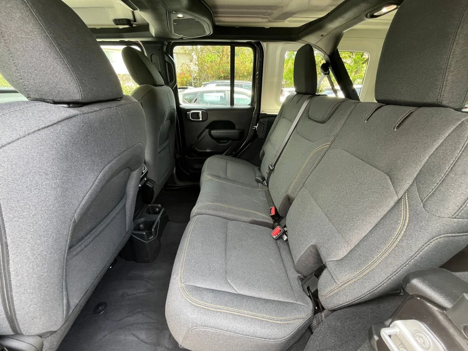 2025 Jeep JL Wrangler - Image 26 of 31