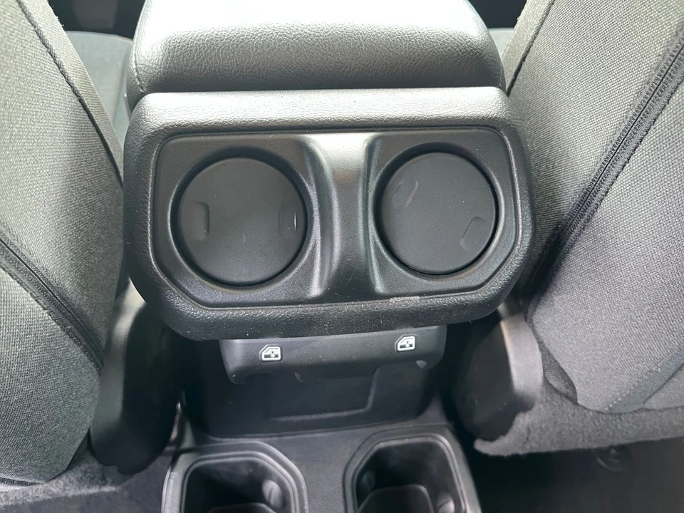 2025 Jeep JL Wrangler - Image 23 of 31