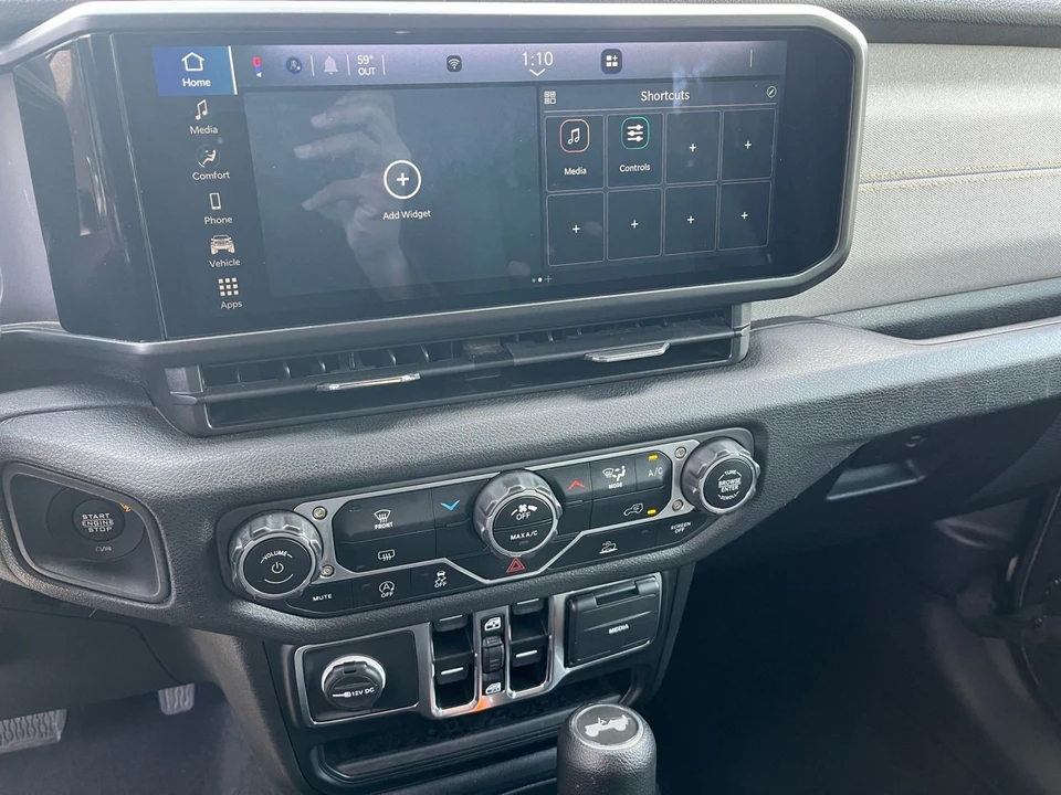 2025 Jeep JL Wrangler - Image 18 of 31