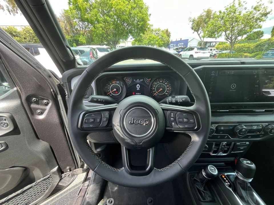 2025 Jeep - Image 30 of 31