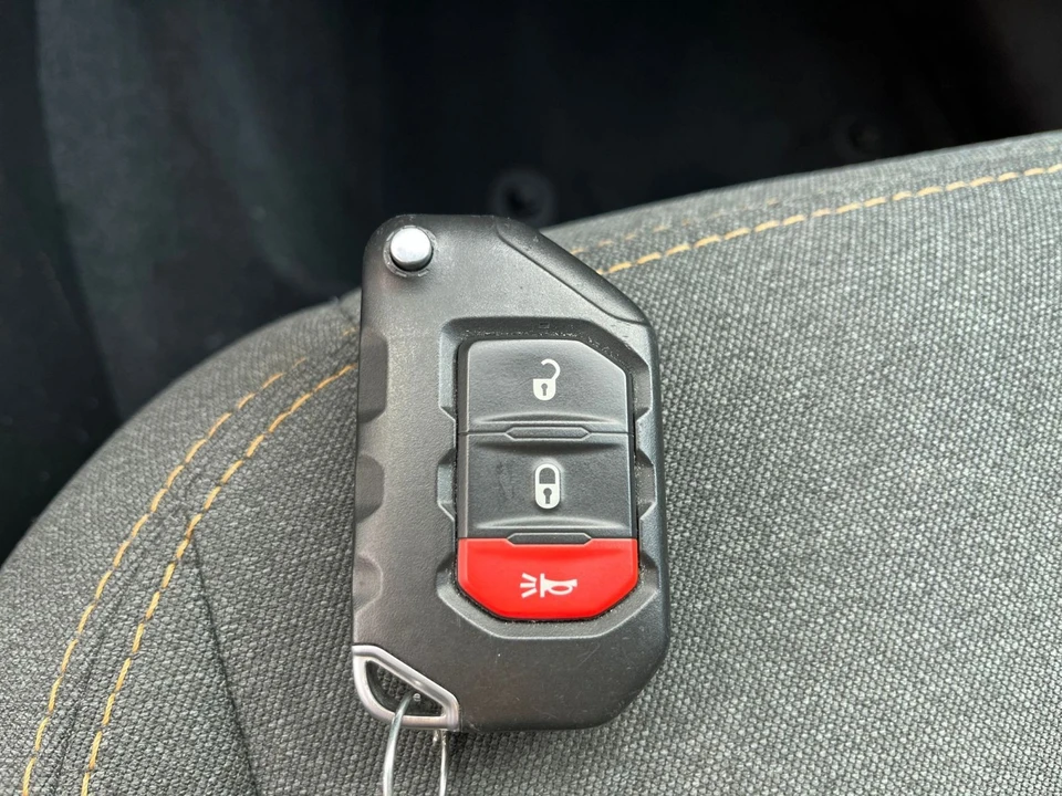 2025 Jeep JL Wrangler - Image 22 of 31