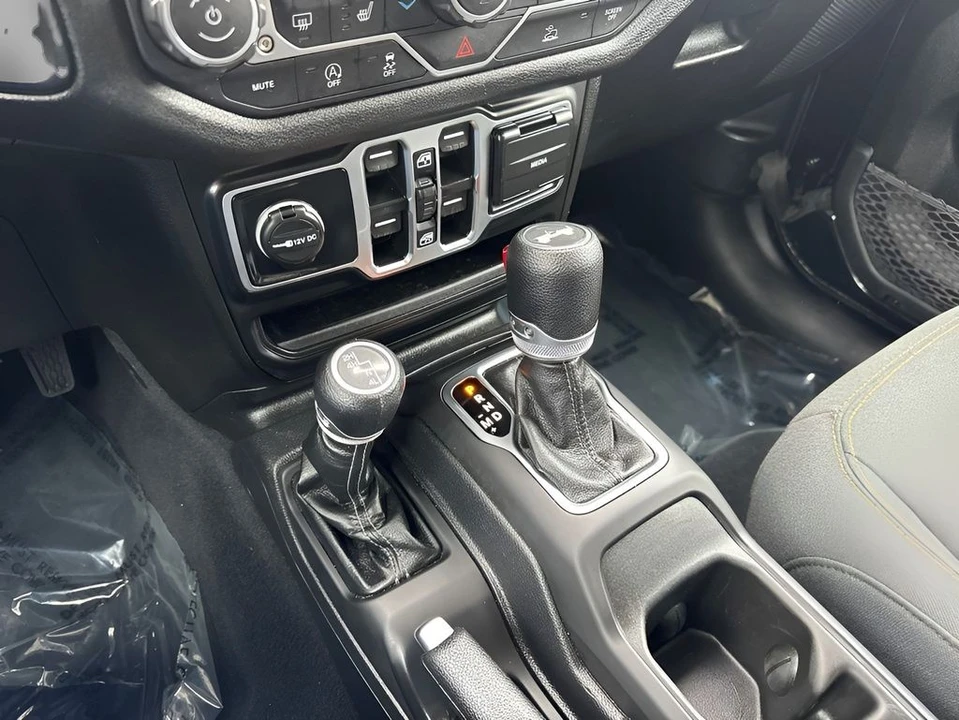 2025 Jeep - Image 17 of 31