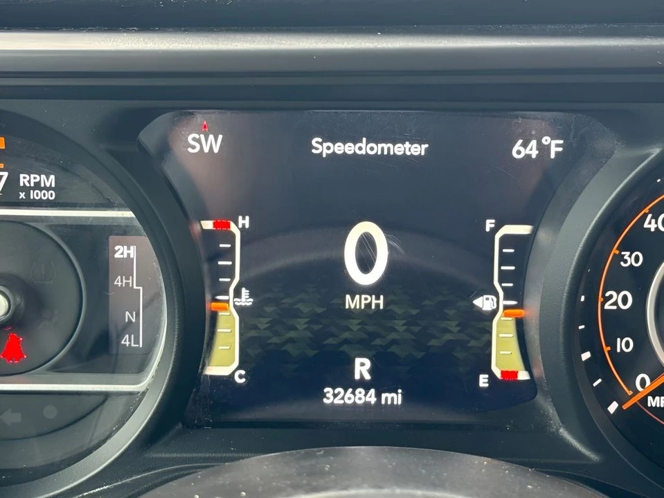 2025 Jeep JL Wrangler - Image 25 of 31