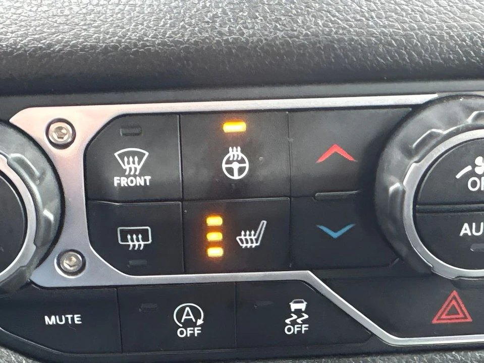 2025 Jeep JL Wrangler - Image 21 of 31