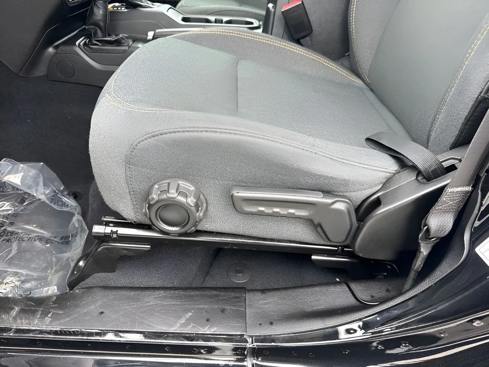 2025 Jeep JL Wrangler - Image 10 of 31