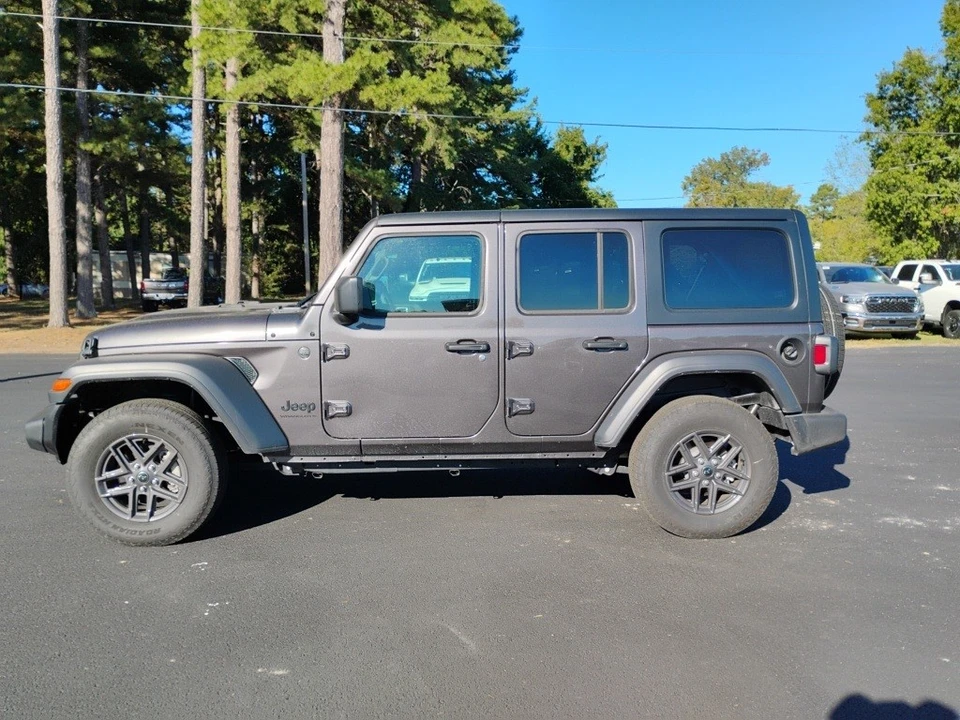 2025 Jeep JL Wrangler - Image 8 of 12