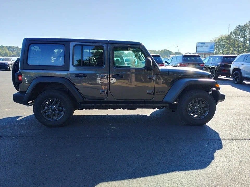 2025 Jeep JL Wrangler - Image 4 of 12