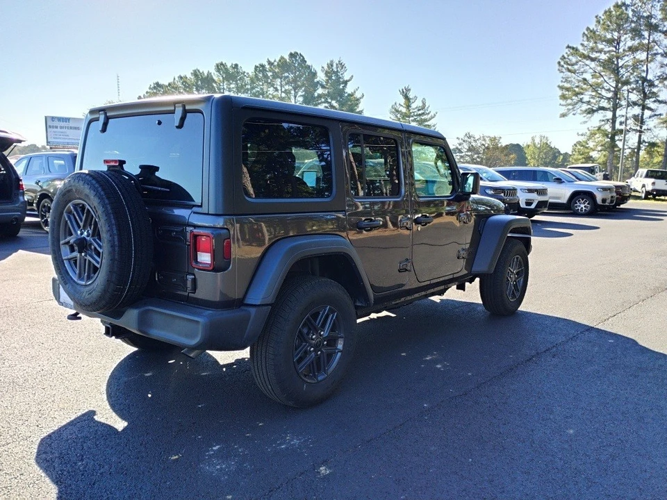 2025 Jeep JL Wrangler - Image 5 of 12