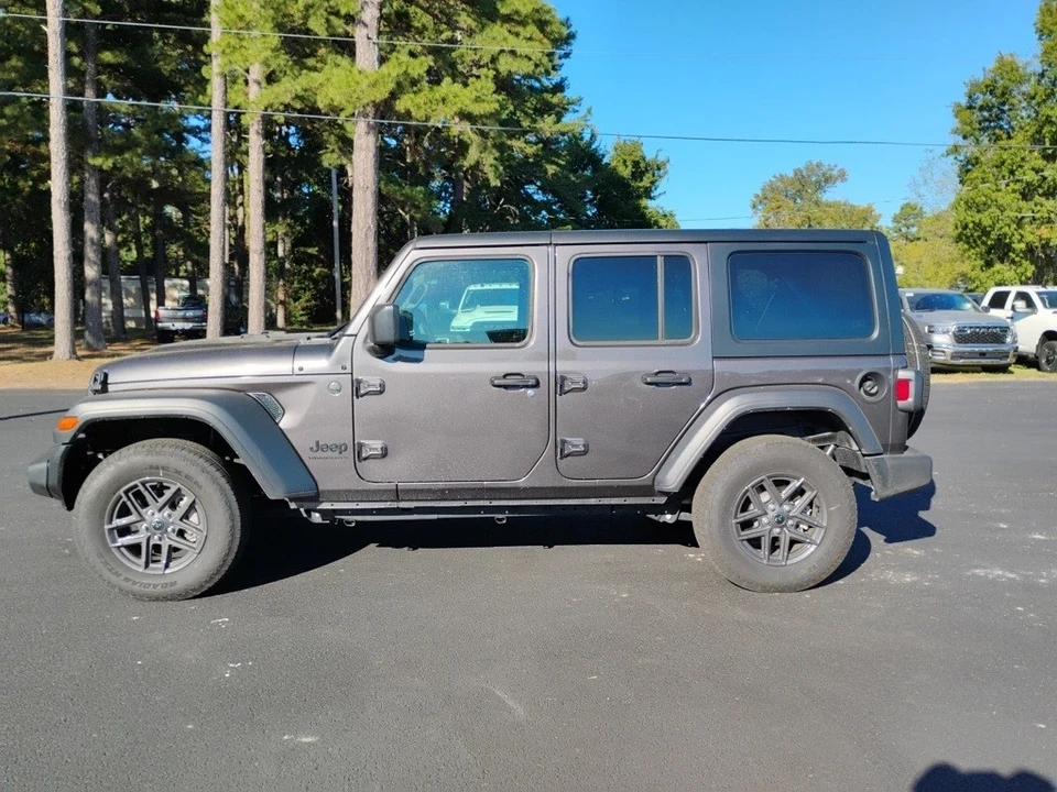 2025 Jeep JL Wrangler - Image 8 of 12