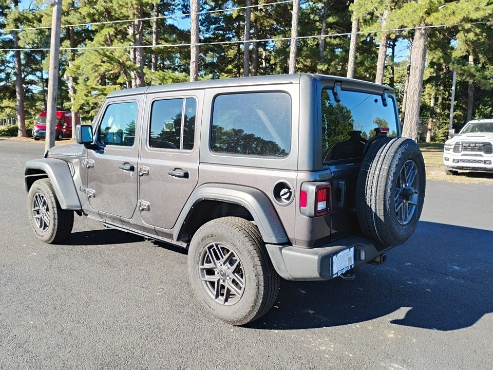 2025 Jeep JL Wrangler - Image 7 of 12