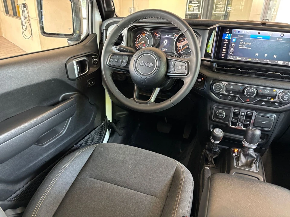 2025 Jeep JL Wrangler - Image 29 of 31