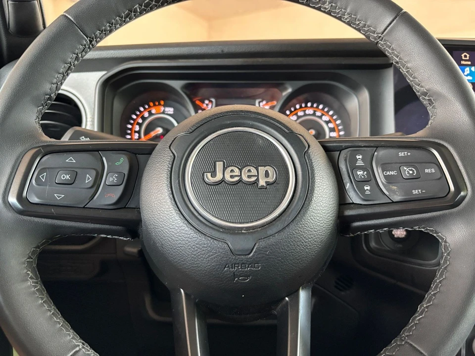 2025 Jeep JL Wrangler - Image 23 of 31