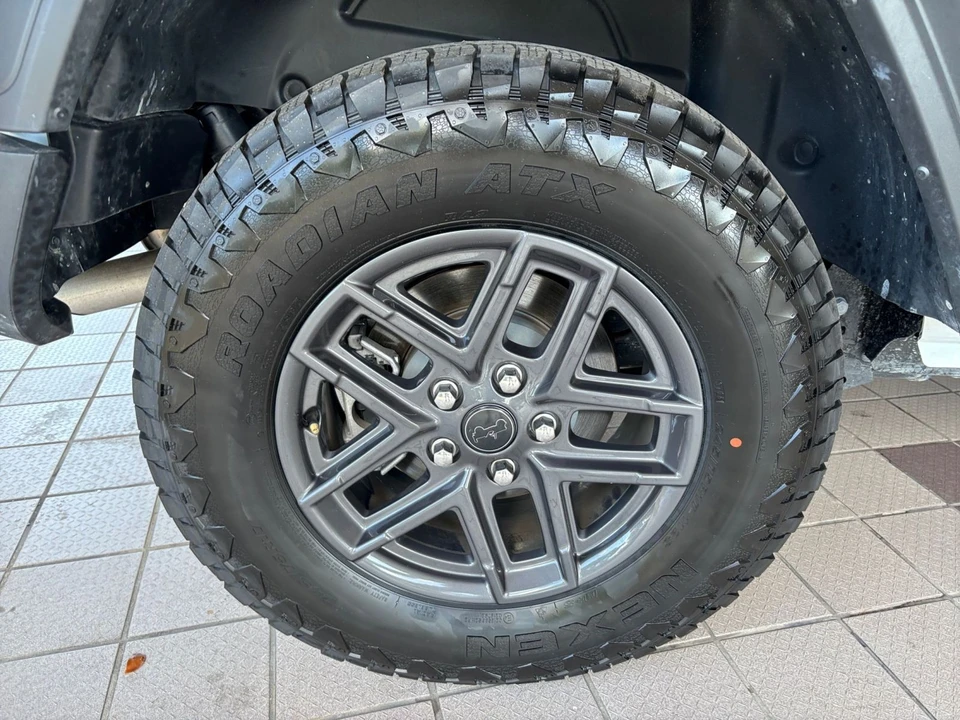 2025 Jeep JL Wrangler - Image 25 of 31