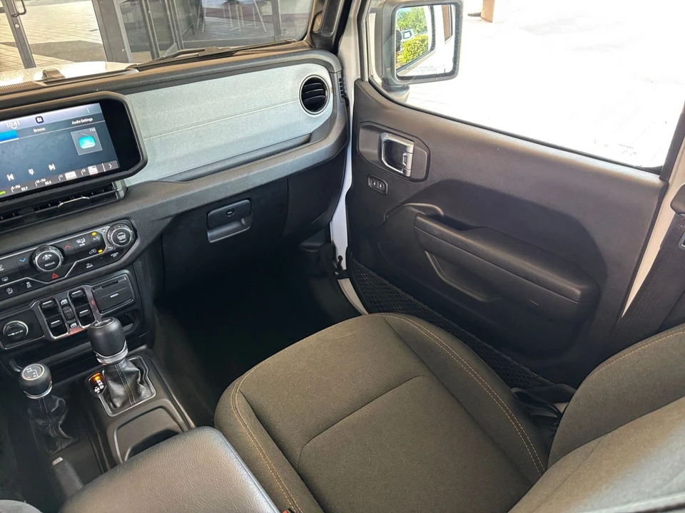 2025 Jeep JL Wrangler - Image 30 of 31