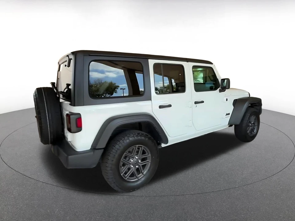2025 Jeep JL Wrangler - Image 12 of 31