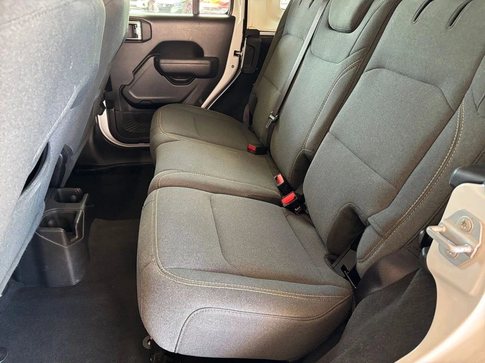 2025 Jeep JL Wrangler - Image 21 of 31