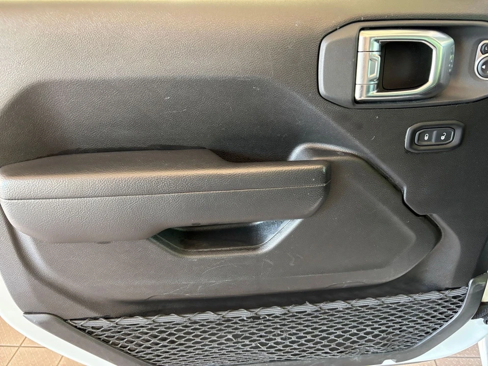 2025 Jeep JL Wrangler - Image 17 of 31
